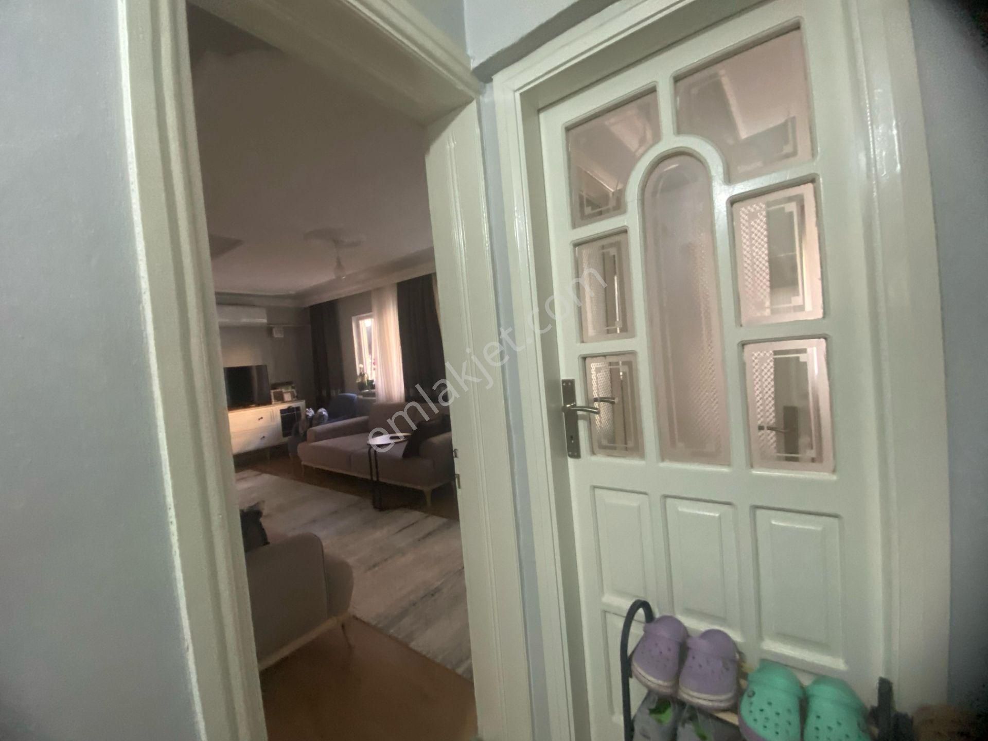 Aydın Meşrutiyet Mahallesinde Satılık Ara Kat Daire