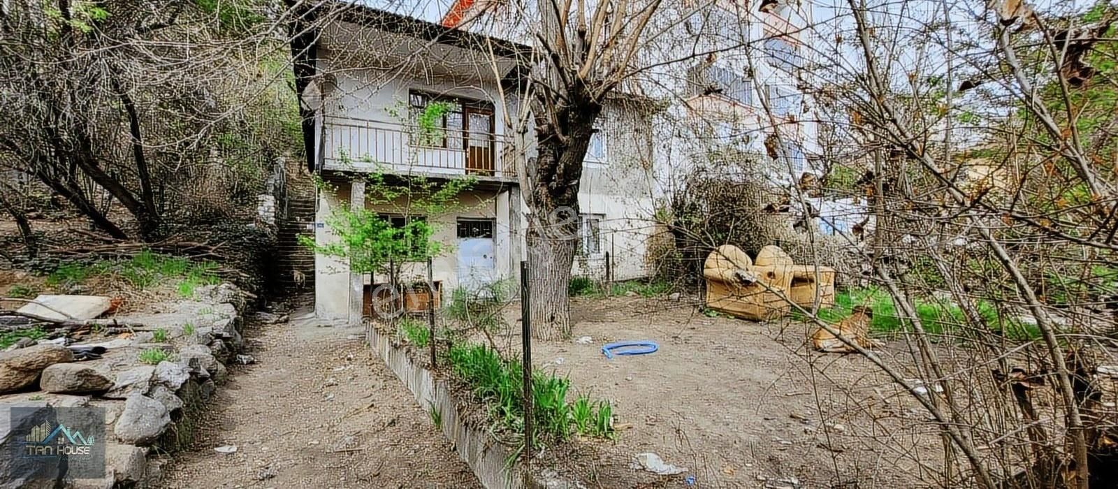 Tan Emlaktan Yeşil Mahallede Satılık Müstakil Ev Ve Arsası