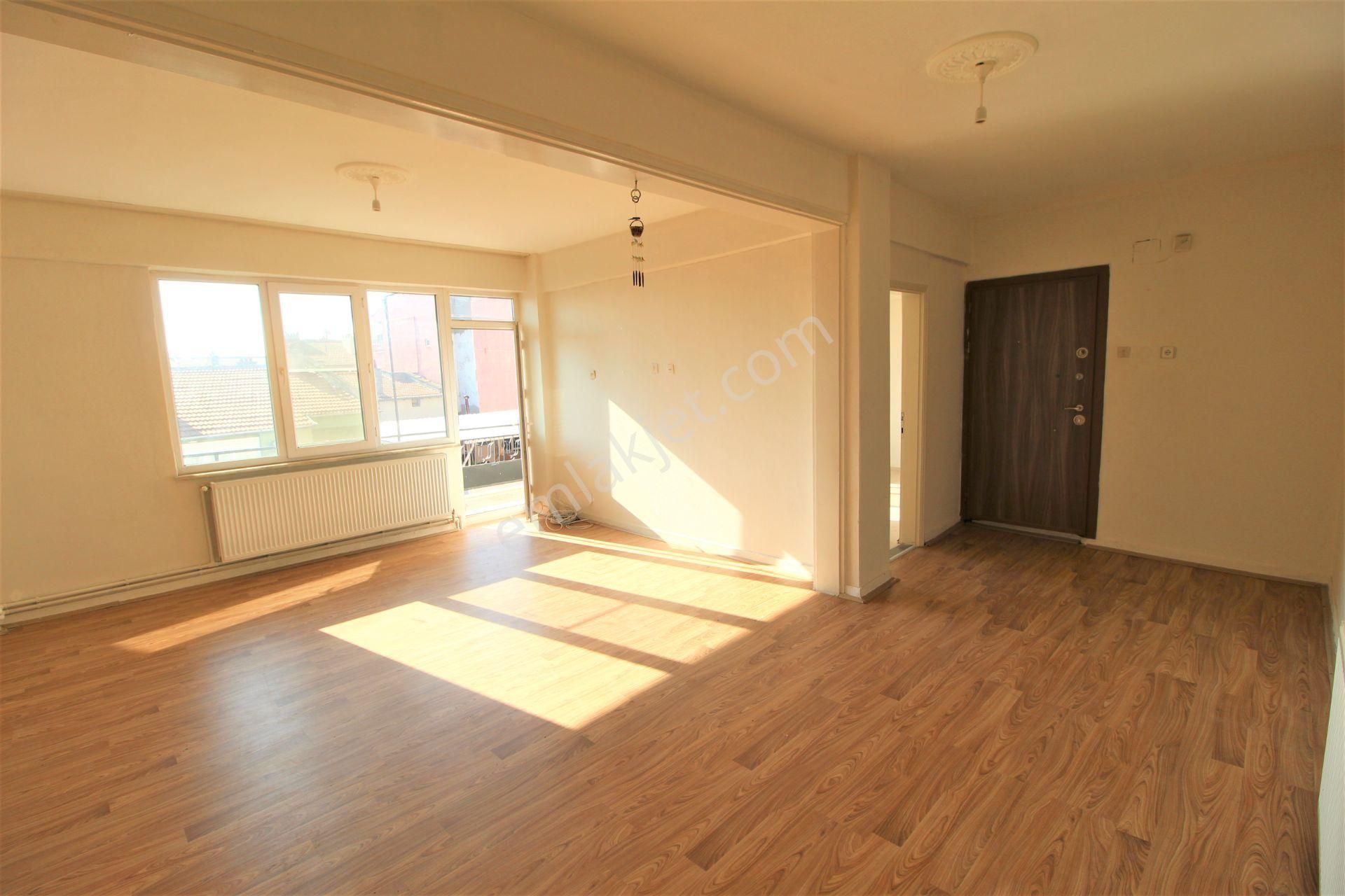 El/ya 'dan Sütlüce Mah. Cezaevi Arkası Geniş 2+1 Kiralık Daire