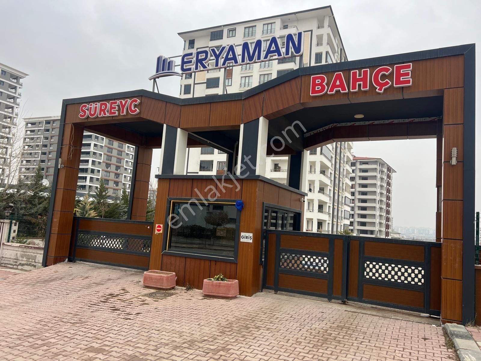 Değer'den Bostanbaşı İlkokulu Karşısında 3+1 Ara Kat Daireler