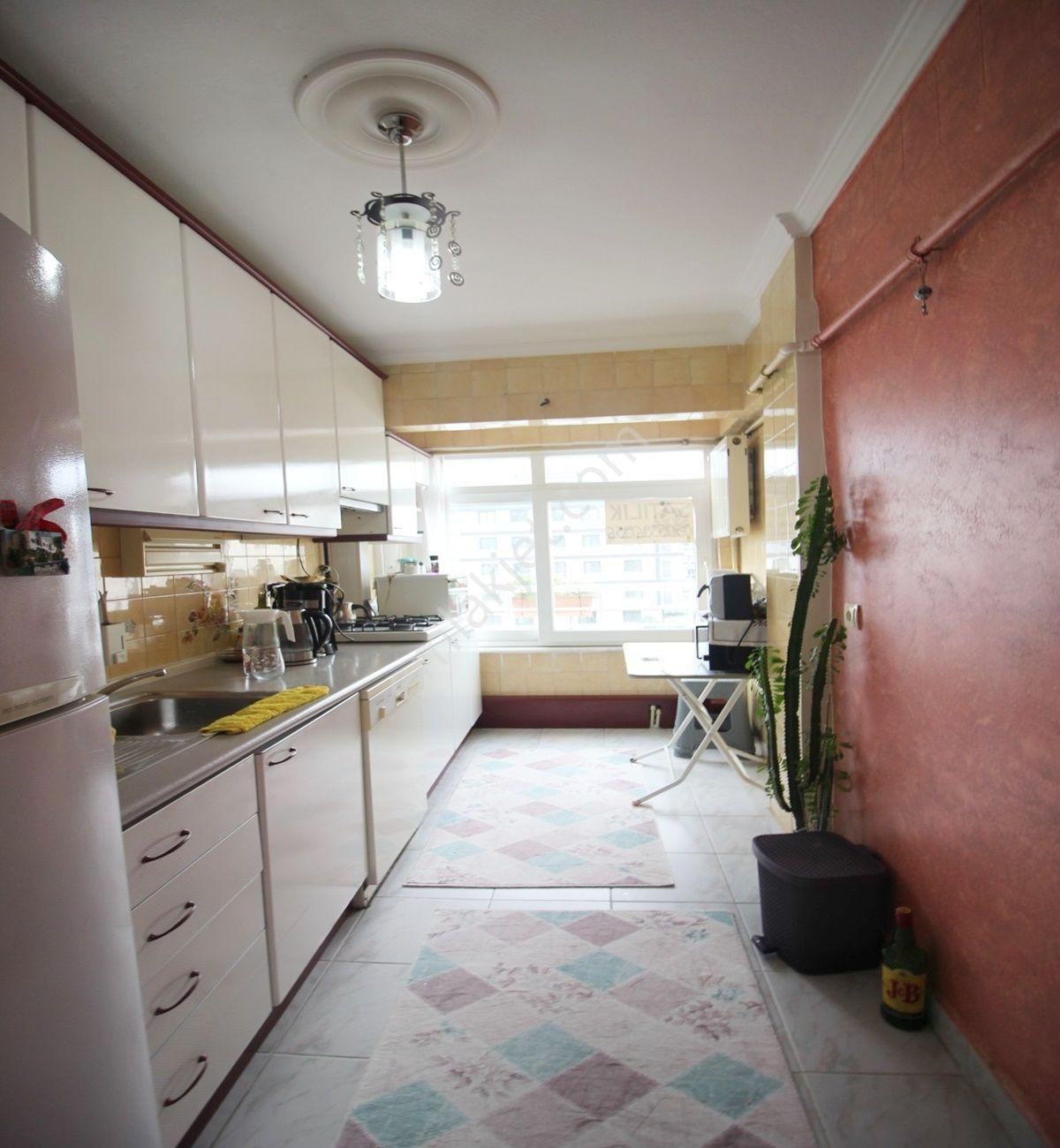 Avcılar Merkezde Reşitpaşa Cad.3+1 Satılık