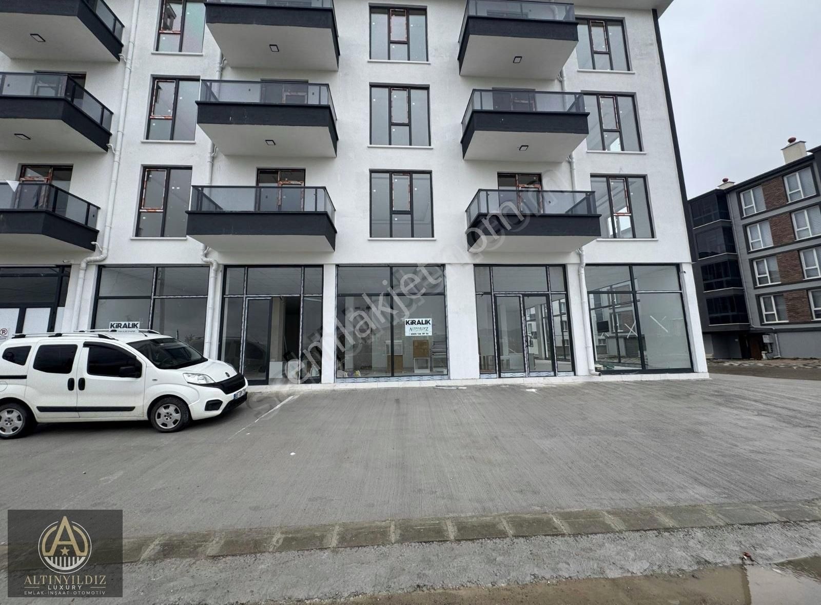 Altınyıldız Emlaktan Erkmen Cumhuriyette Ana Yolda Kiralık Dükka