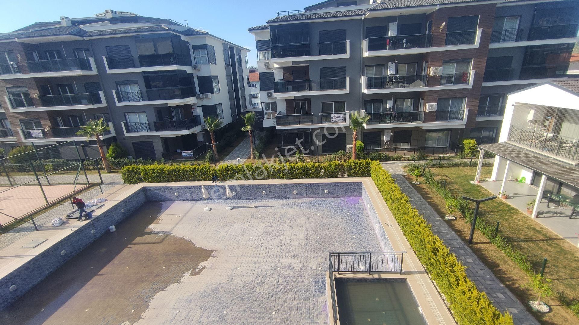 Kuşadası Havuzlu Ve Güvenlikli Sitede Muhteşem Daire