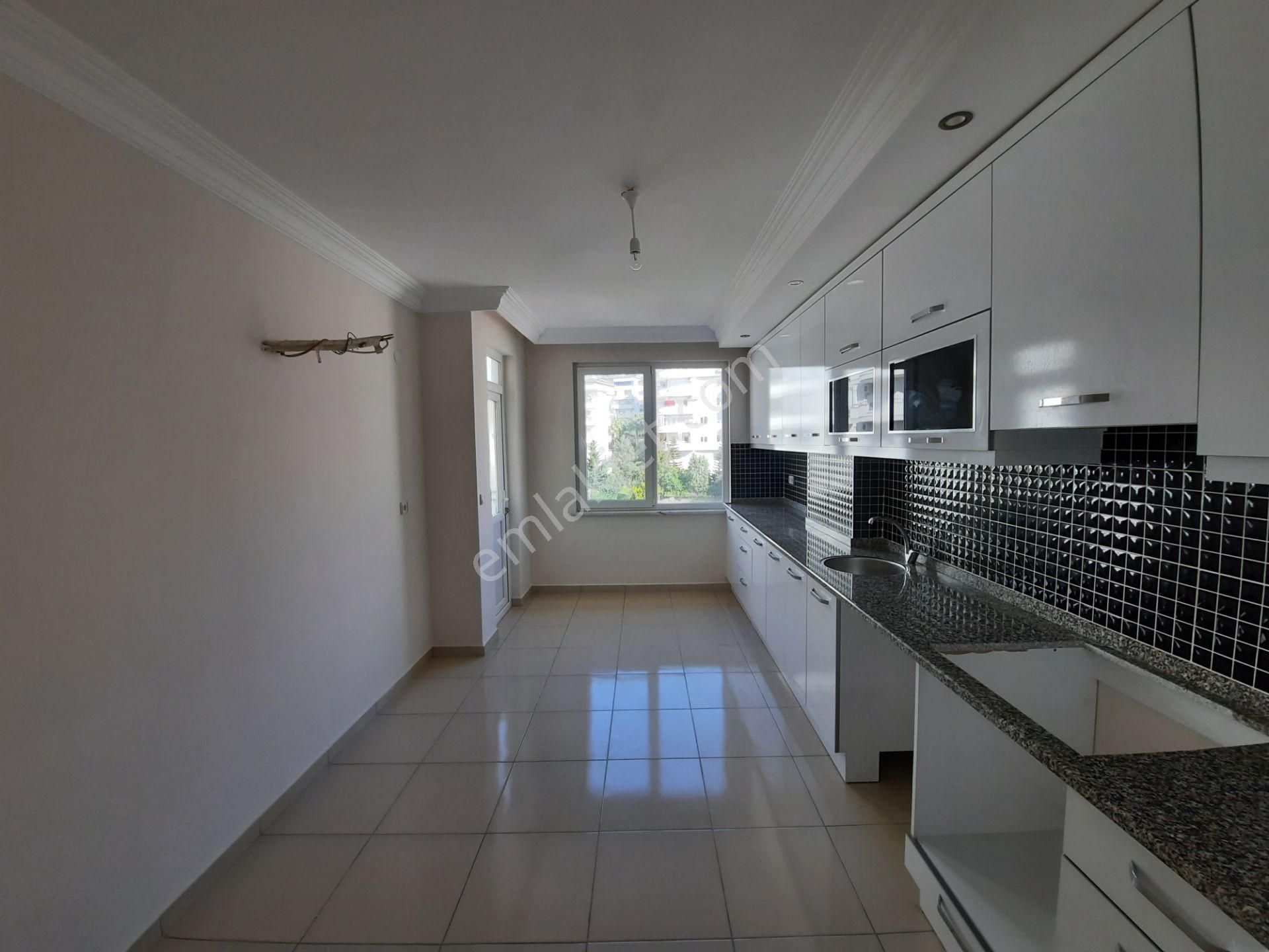Cikcilli'de 3+1 Ayrı Mutfaklı 150 M2 Güney Batı Cepheli Deniz Manzaralı