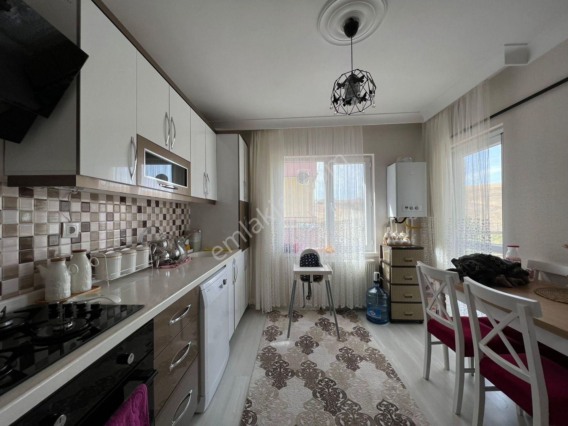 Kalecik Emlak'tan Fatih Mah. Asansörlü Katta K+b Cepheli 3+1 120 M²