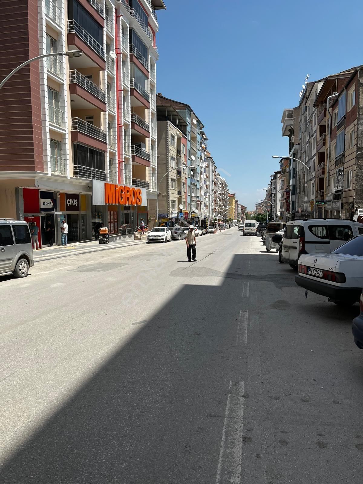 Paşaköşkünde Yeşilyurt Caddesi Üzerinde Migros Karşısında Daire