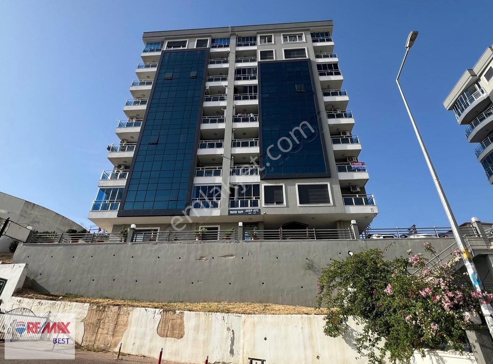 Metin Şimşek'ten Bayraklı Onur Mahallesinde Satılık 3+1 Daire