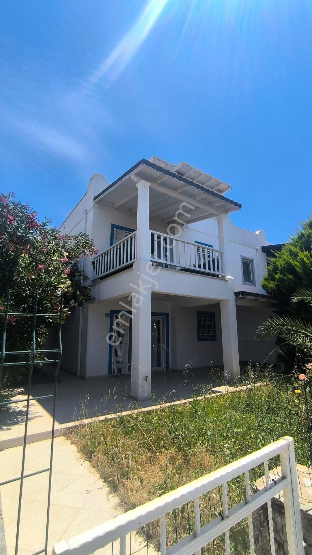 Gültan Sitesinde Bahçeli Köşe Dubleks Yıllık Kiralık Villa