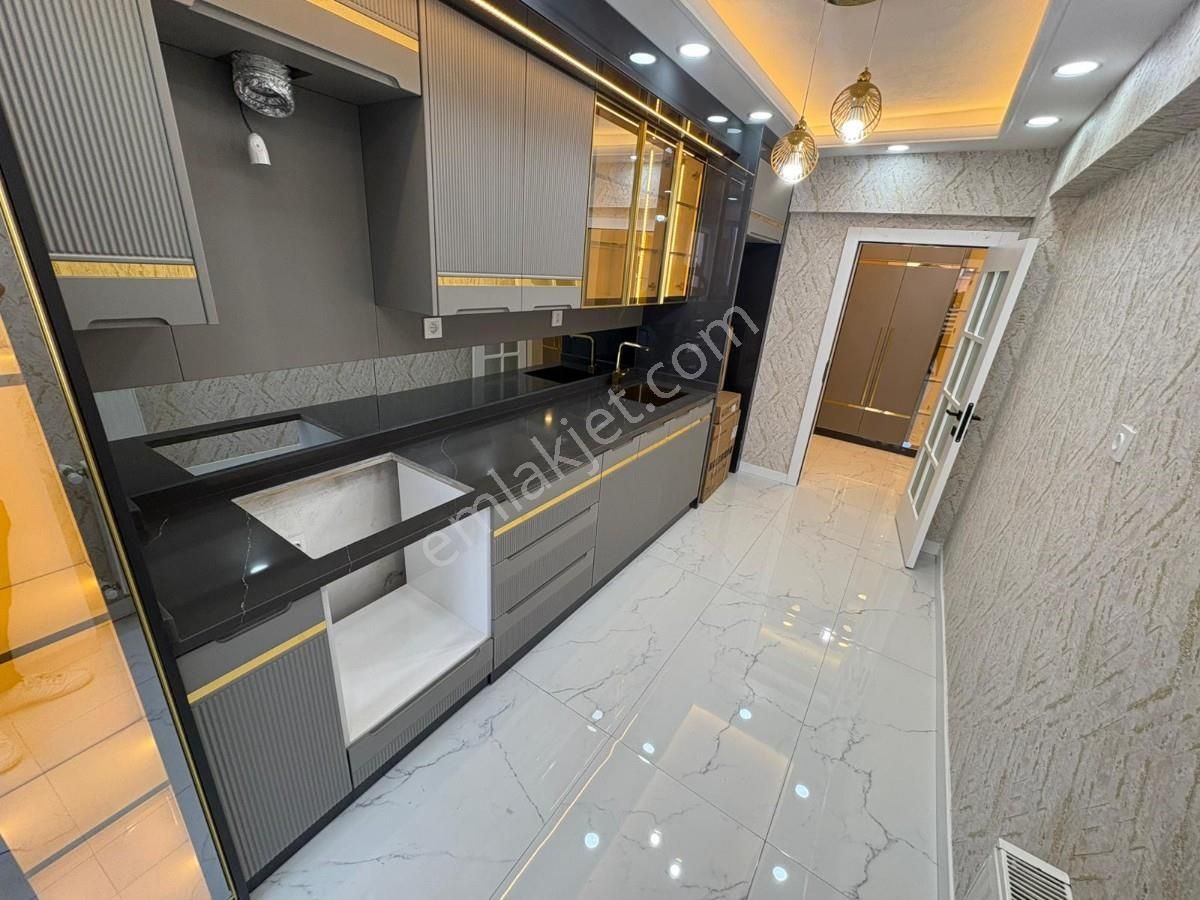 Ertuğrul Gazi Mahallesinde 3+1 Ultra Yapılı Daire