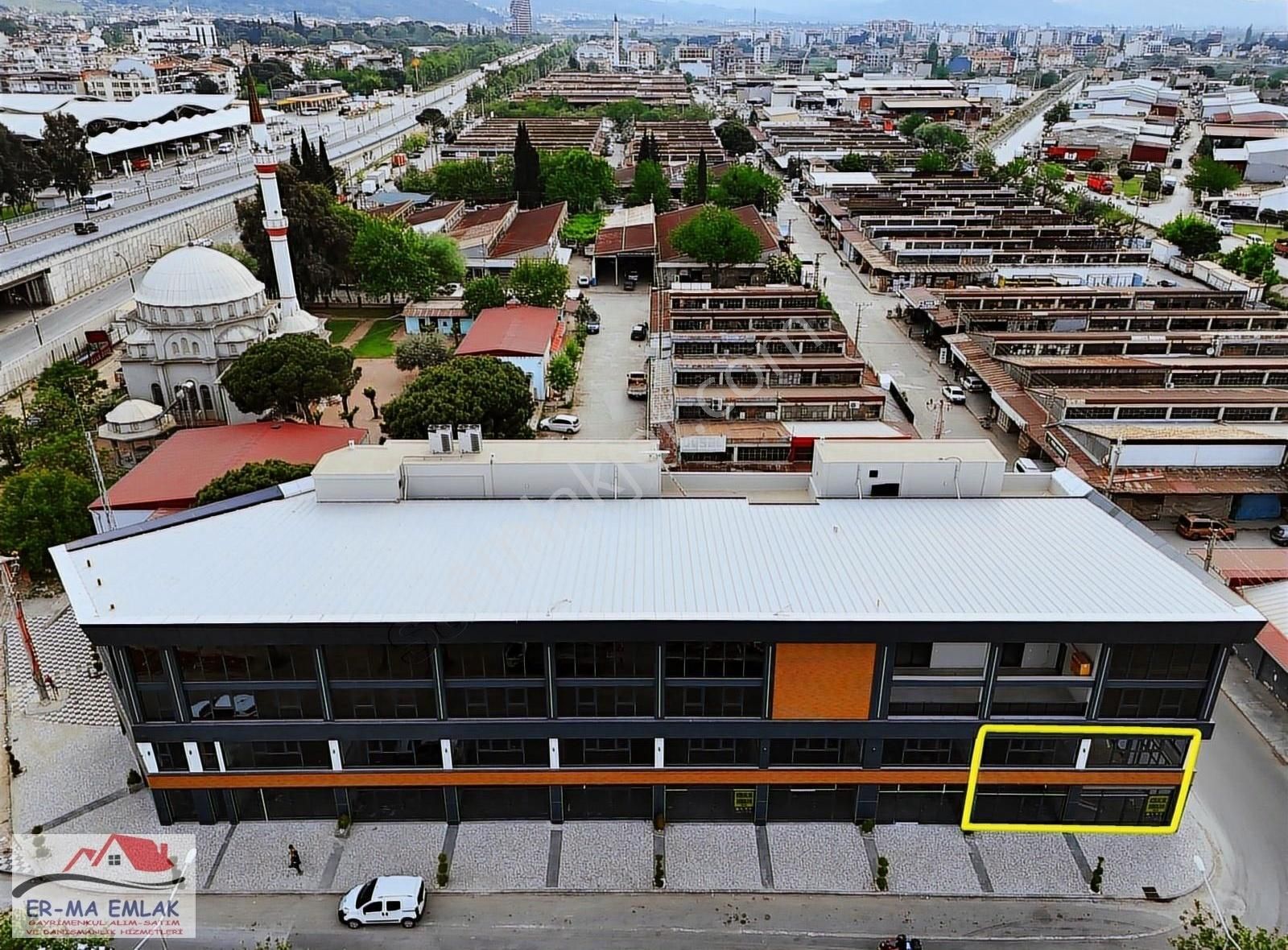Salihli'nin En Değerli Lokasyonunda Kiralık 185 M2 Köşe Dükkan