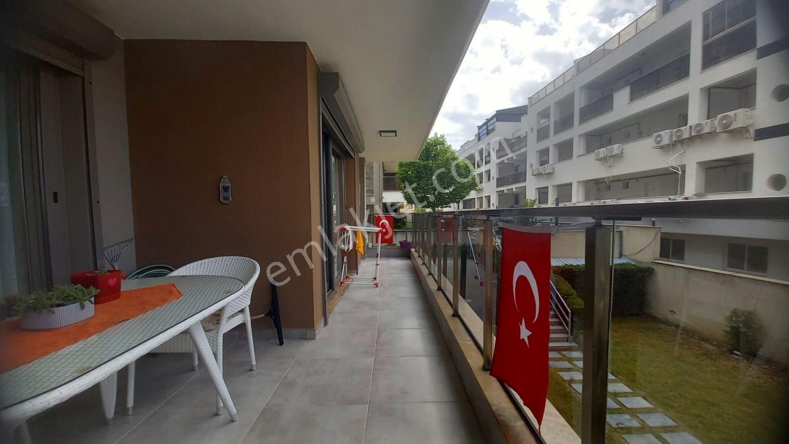 Kuşadasında Kısmi Deniz Manzaralı Satılık 3+1 Daire