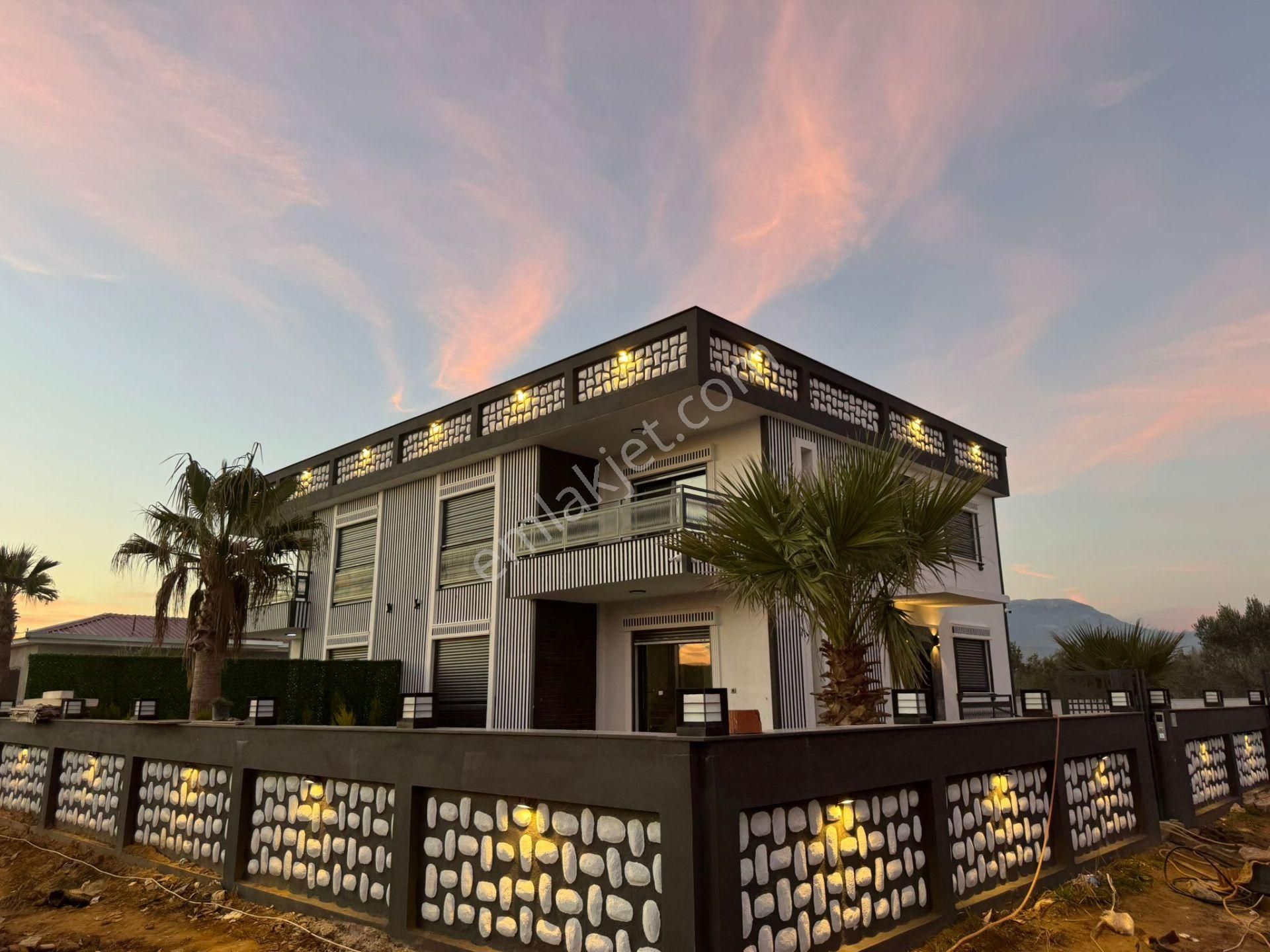Satılık Lüks Villa 3+1 180m2 Tripleks
