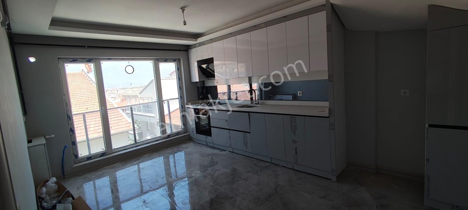 Alsancak Mahallesinde Cadde Üzeri Satılık 4+0 Sıfır Dubleks Daire