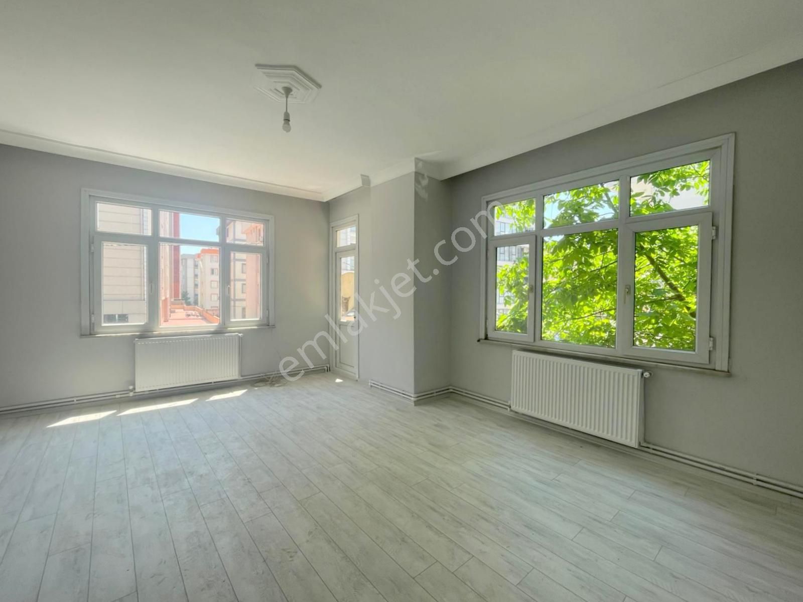 Mertcan'dan Kavakpınar Cadde Üzerinde 2 Balkonlu 3+1 Daire