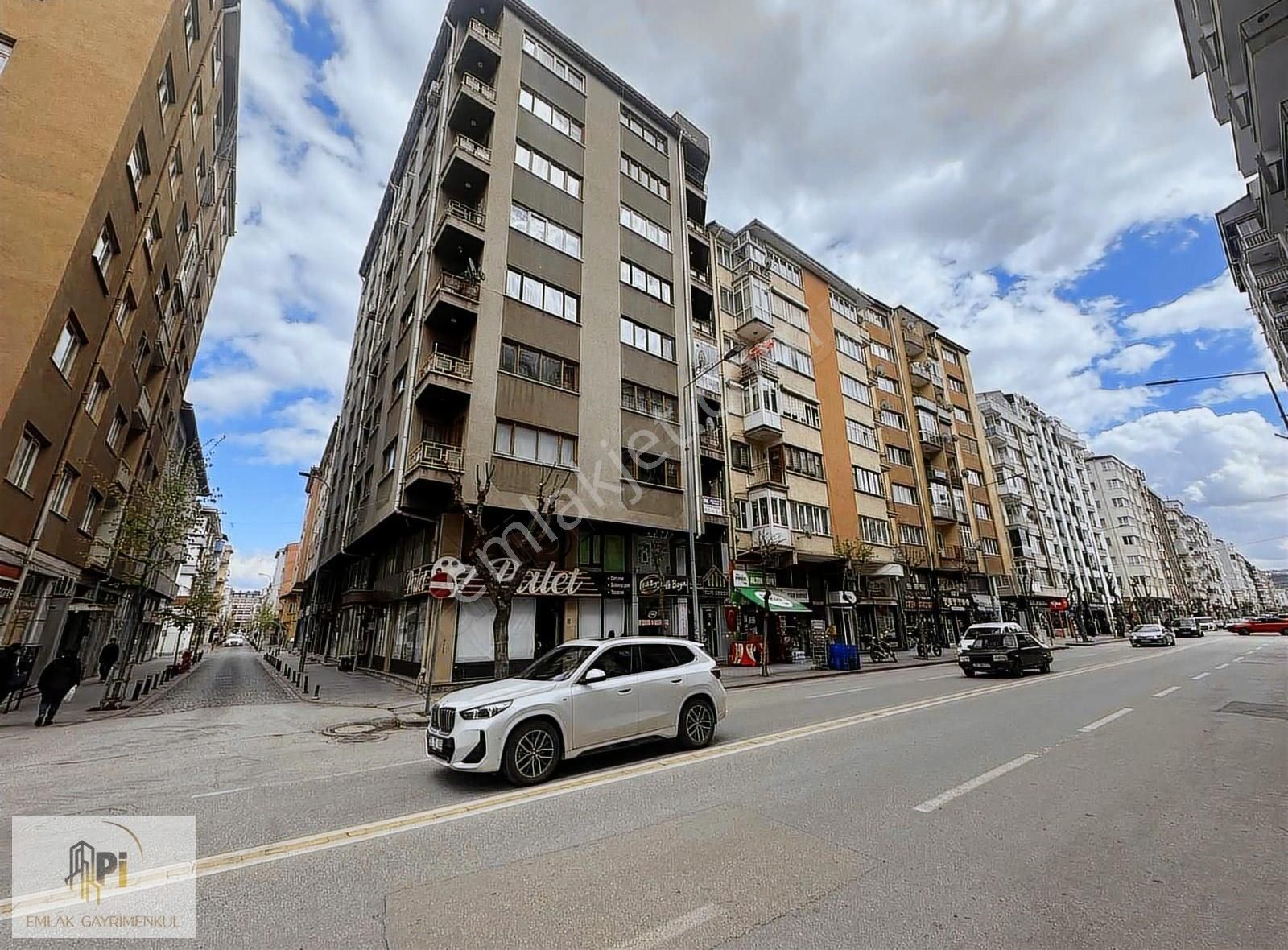Pi Emlaktan Atatürk Caddesi Üzerinde 3+1 Satılık Daire