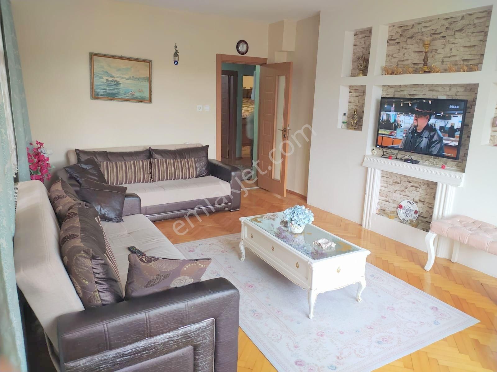 Tarabya Ömürtepe'de Sahile Yakın Satılık 2+1 Giriş Kat Daire