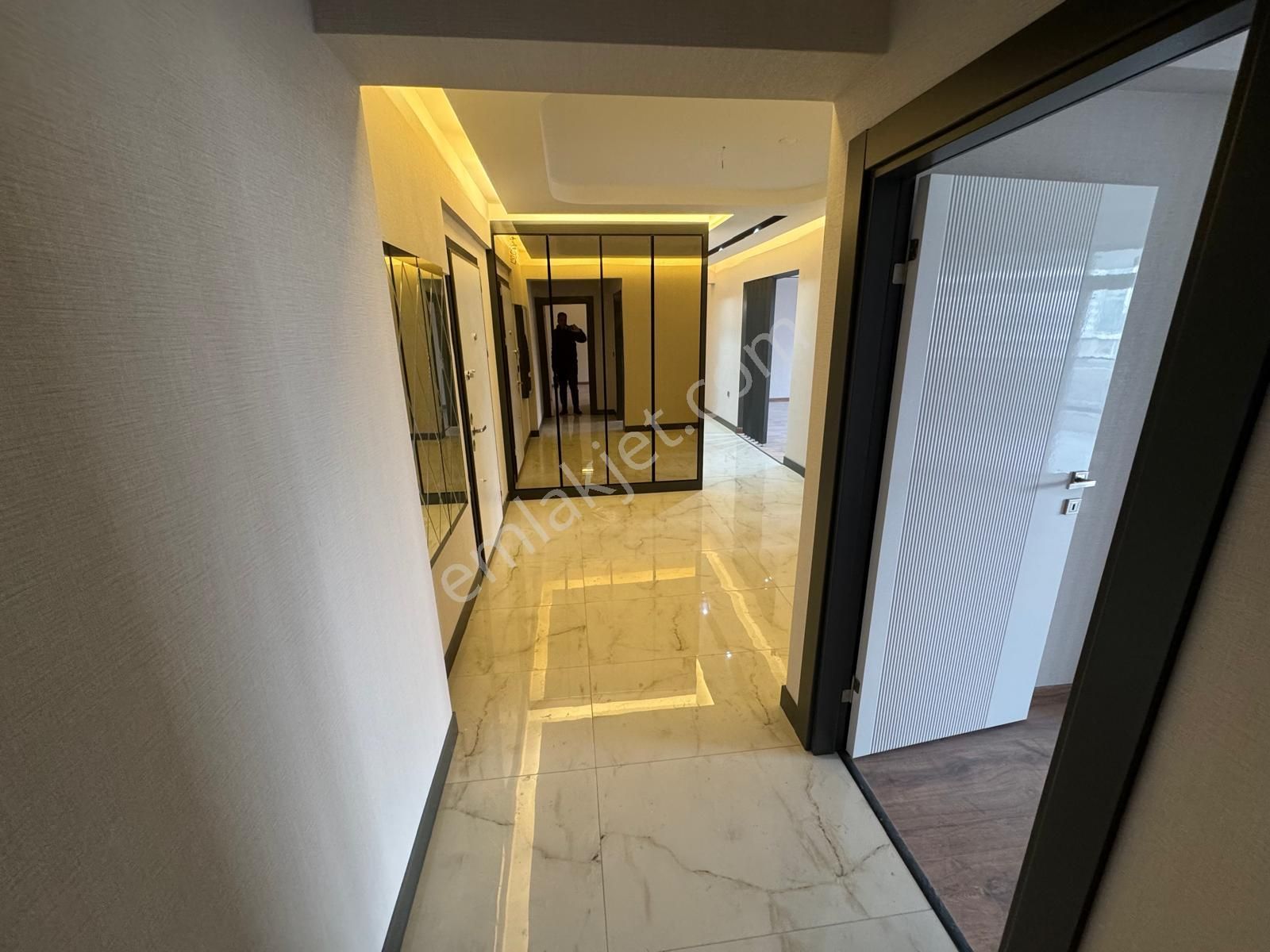 Ovacıkta 195 M2 4+1 Site İçerisinde Satılık Daire