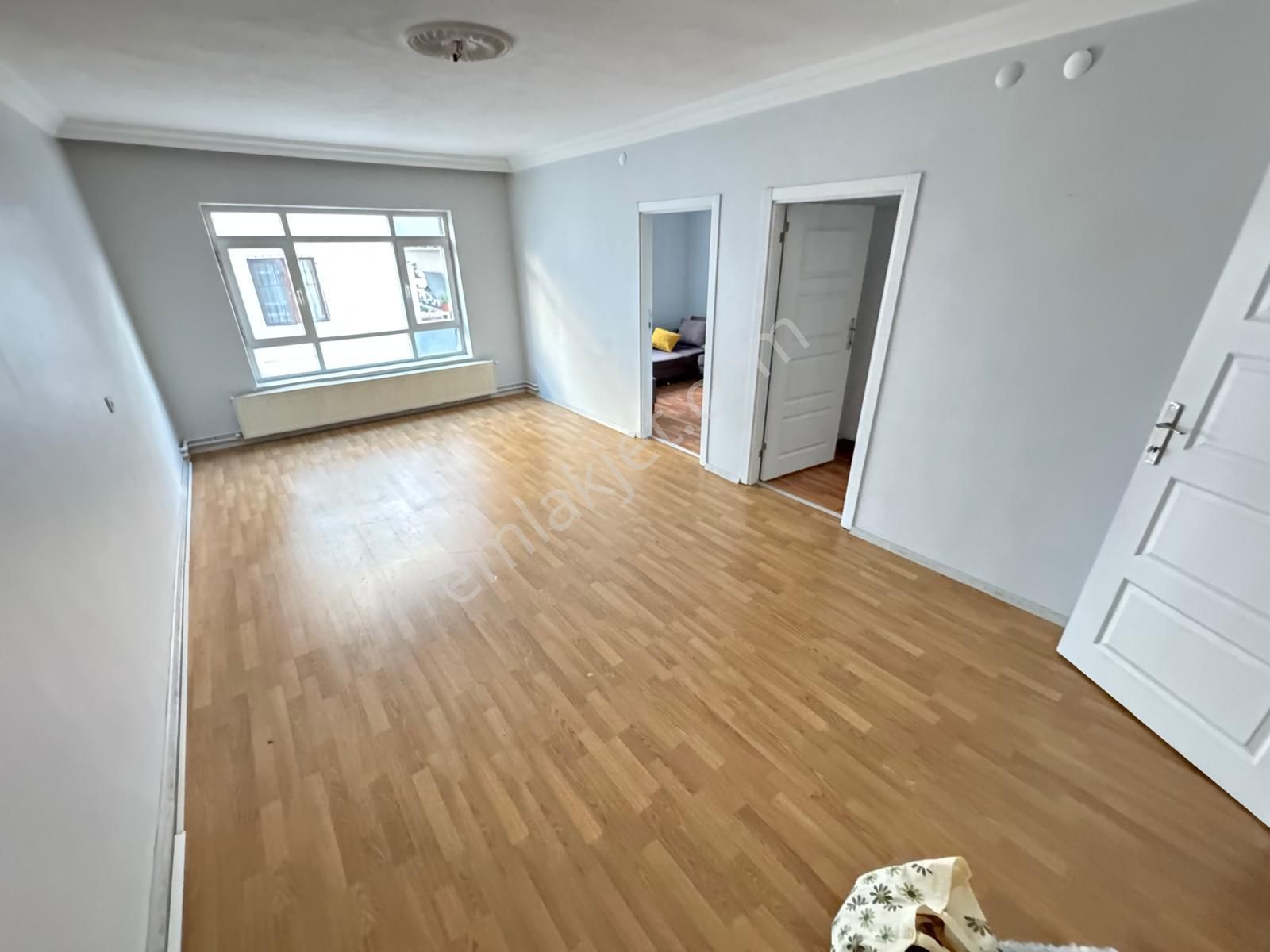 Çiçekli'de Orta Kat 3+1 Full Yapılı Güney Batı Cephe 2 Balkonlu