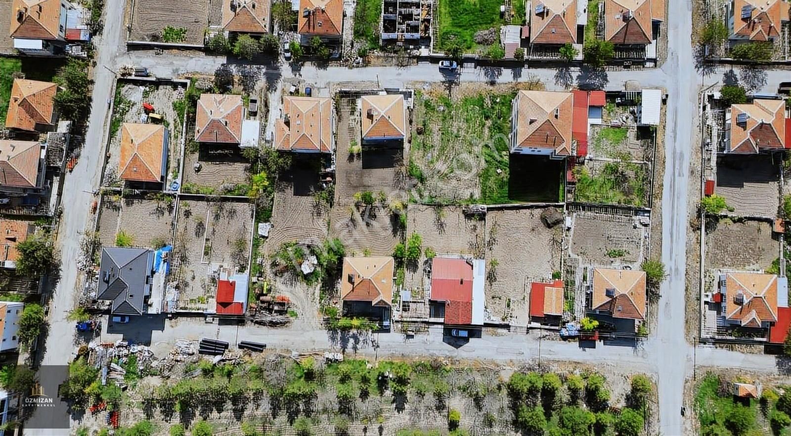 Erkilet Boyacıda 593m2 Temiz Villa Parseli