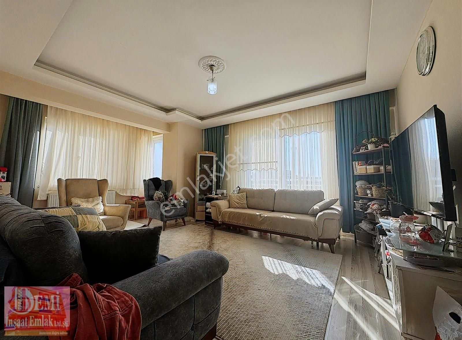 Dumlupınar Mahallesinde 3+1 Arakat 3 Cepheli Daire