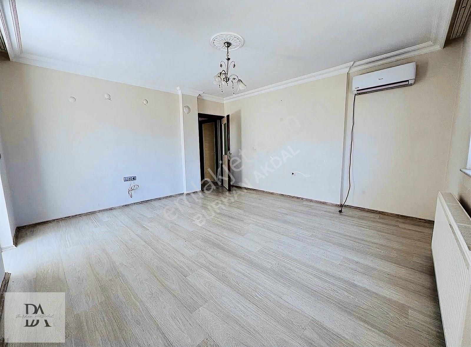 Gazi'de Doğalgazlı Klimalı Katta Çok Geniş Çift Balkon 2+1 Daire