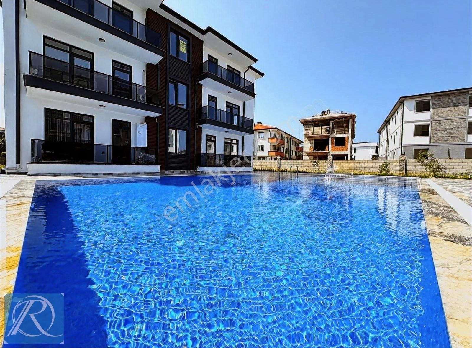 Bu Haftaya Özel Fiyat Şık Ve Modern 2+1 Havuzlu Site Sıfır Daire