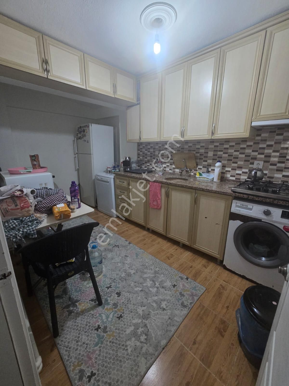 Merkez Efendi Mahallesi 2+1 90 M2 4 Katlının Zemin Katı Kapalı Mutfak Petek Kombili