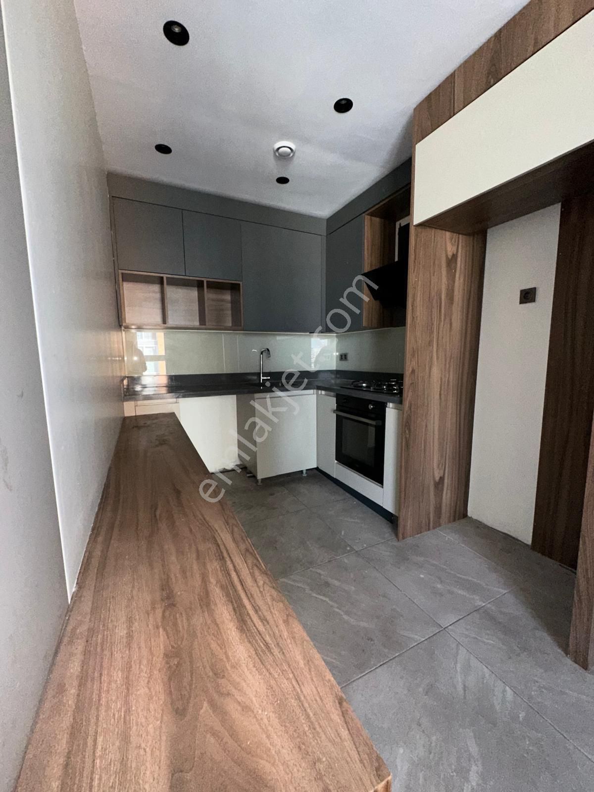 Adana Gürselpaşa Mahallesi’nde, Havuzlu Ve Güvenlikli Sitede Lüks 3+1 Kiralık Daire!