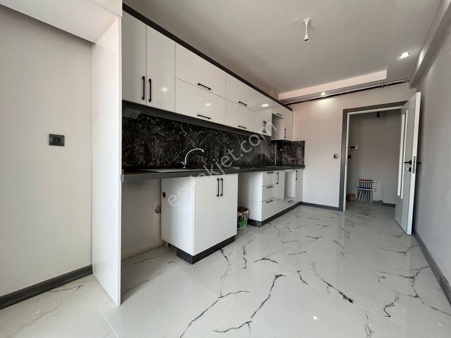 Esentepe Mh. Eğitimciler Cd Ve Sırma Dibinde Satılık 2+1 Dbs/51