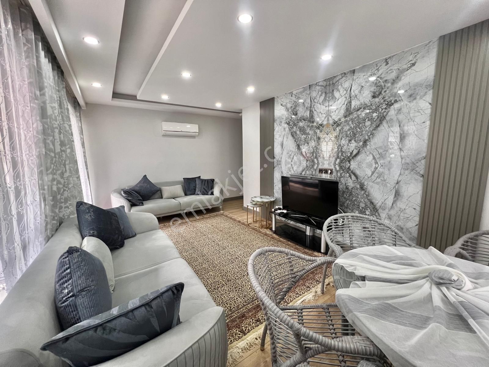 Denize Yakın Merkezi Lüks Kiralık Daire Site İçinde