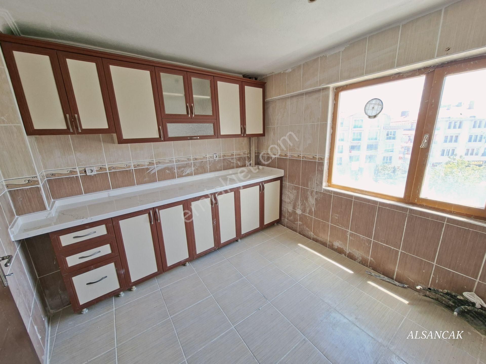 Alsancak Merkezde Ulaşıma Yakın Orta Katta Öncephe Satılık Daire
