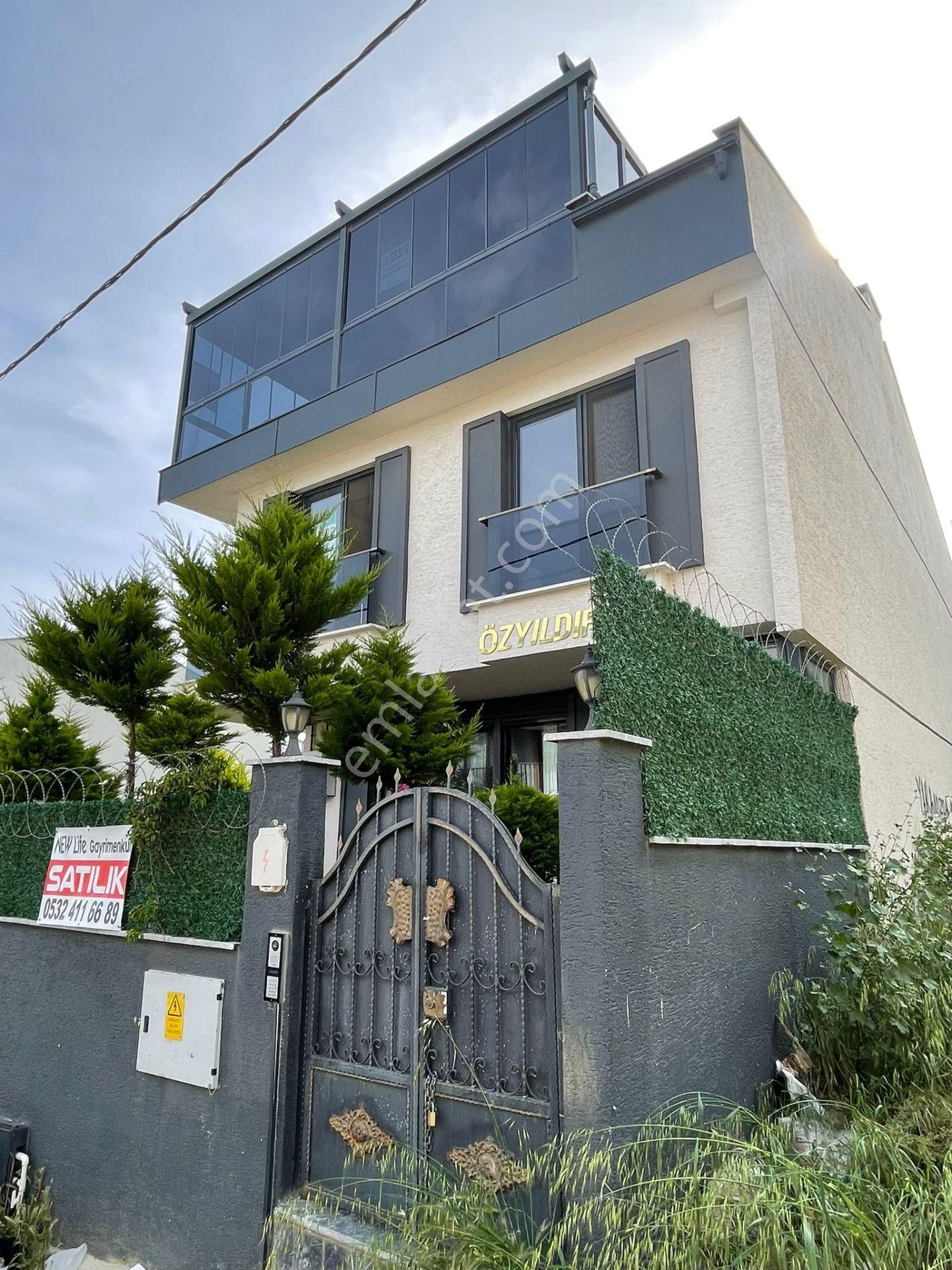 Silivri Araptepe Mevkiisinde Satılık 4+1 Deniz Manzaralı Lüks Villa