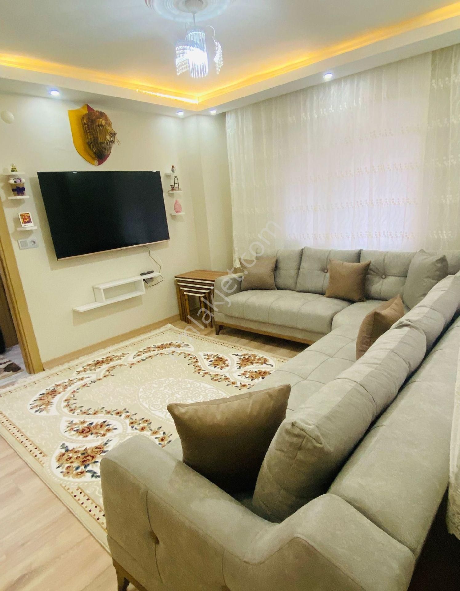 Remax Cıty' Den Çekmeköy' De Mükemmel Konumda Çok Temiz 2+1