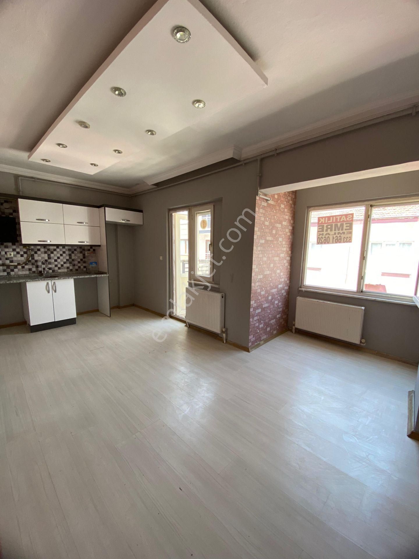 Akıncılar Mahallesi 2+1 80m2 5 Katlının 5 Katı Açık Mutfak Petek Kombili Balkonl