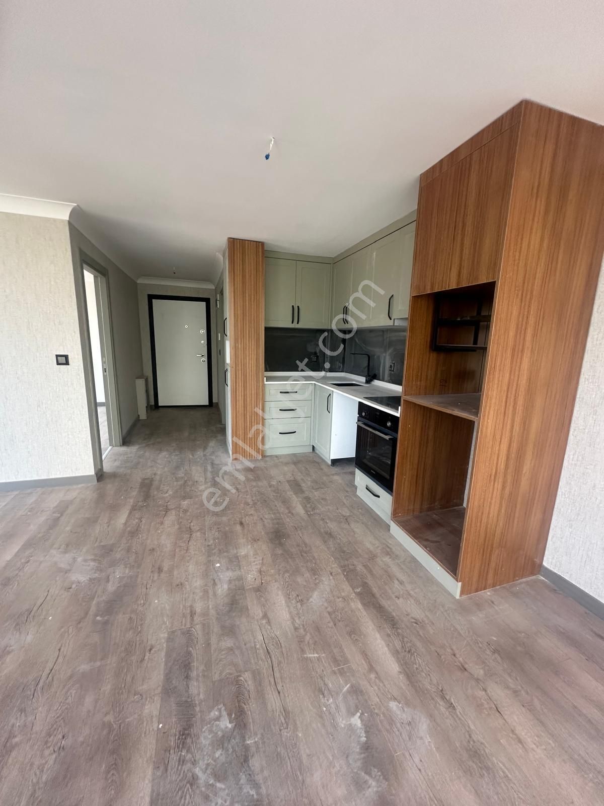 Atatürk Bulvarı'nda Eşsiz Lokasyonda Kiralık 1+1 Daire