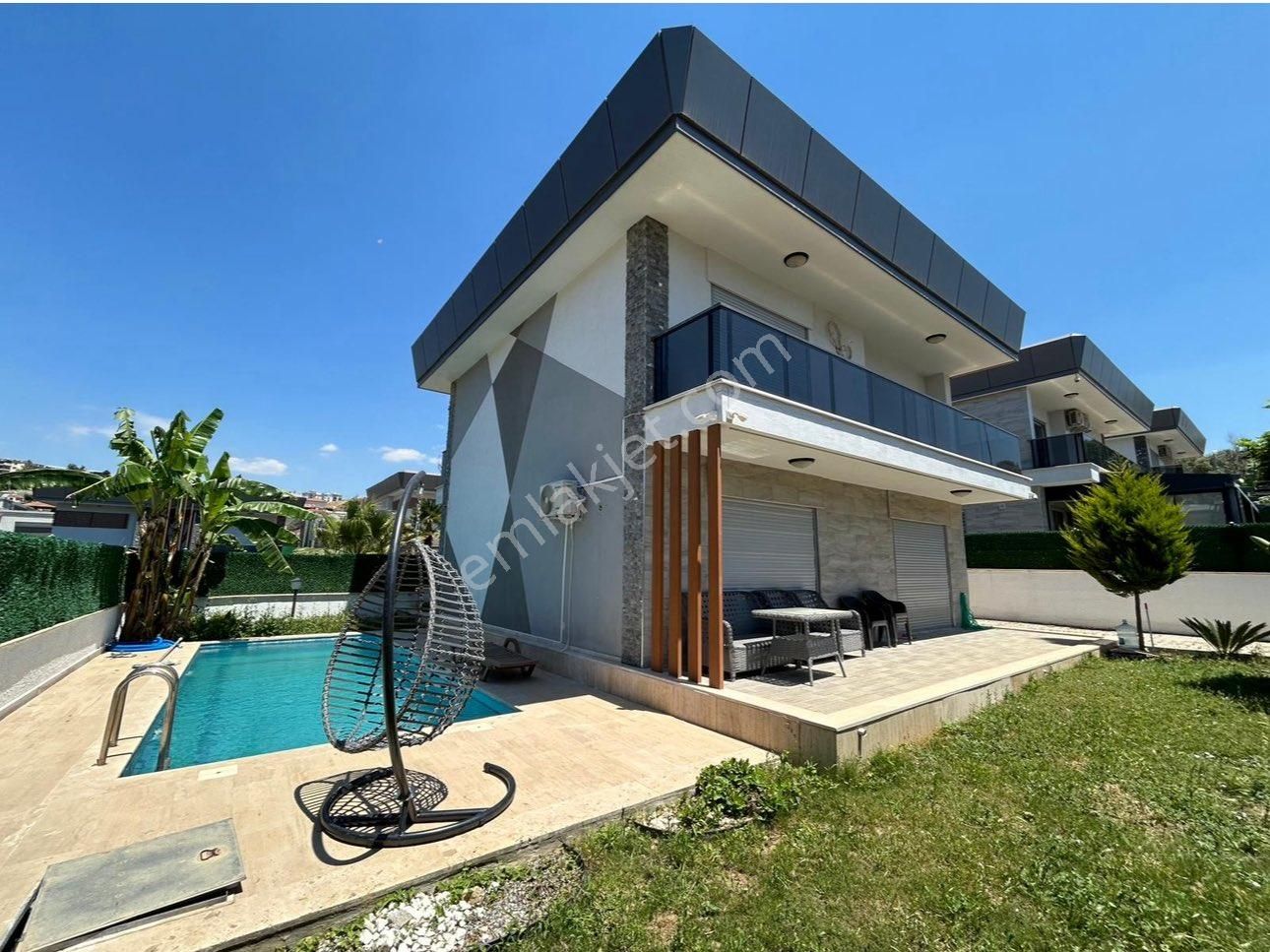 Kuşadası Kadınlar Denizinde Tek Müstakil Özel Havuzlu Yazlık