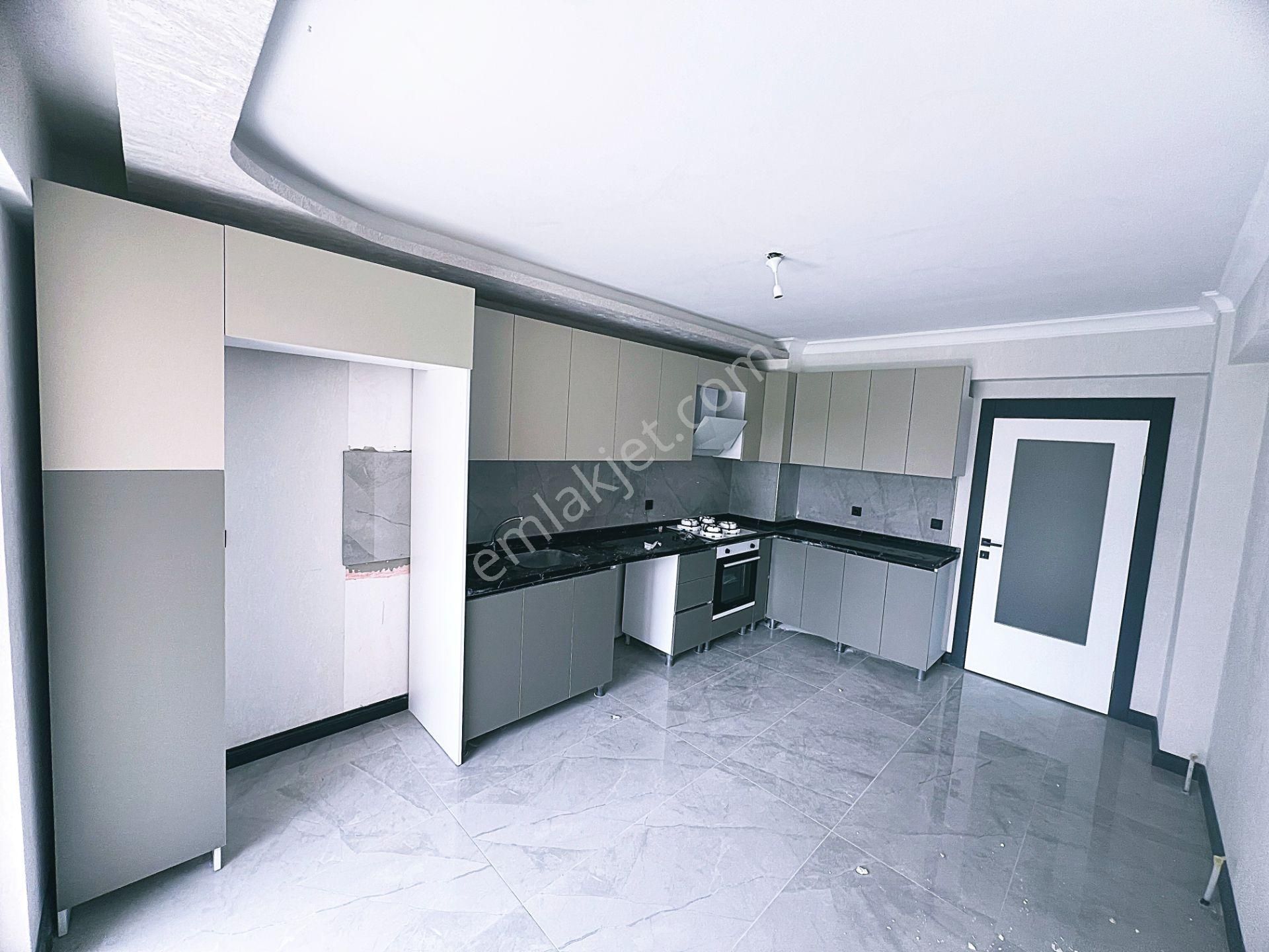 Çiğdemtepede Selim Cadde Yakını Şehir Hastaneye ,ulaşım Kolaylığı Sıfır 3+1 Daire
