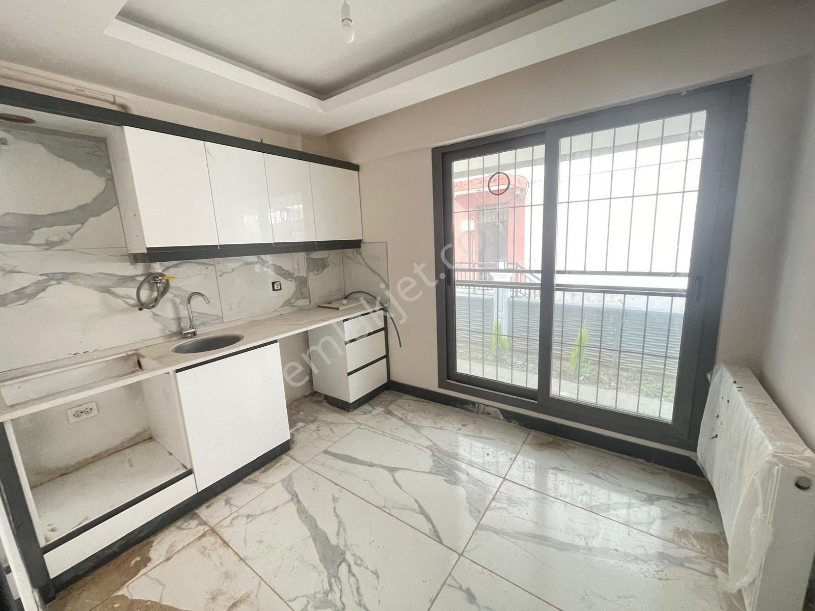 Eşiyok' Tan Torbalı Atatürk Mh. Site İçinde Satılık Lüks 2+1 Daire