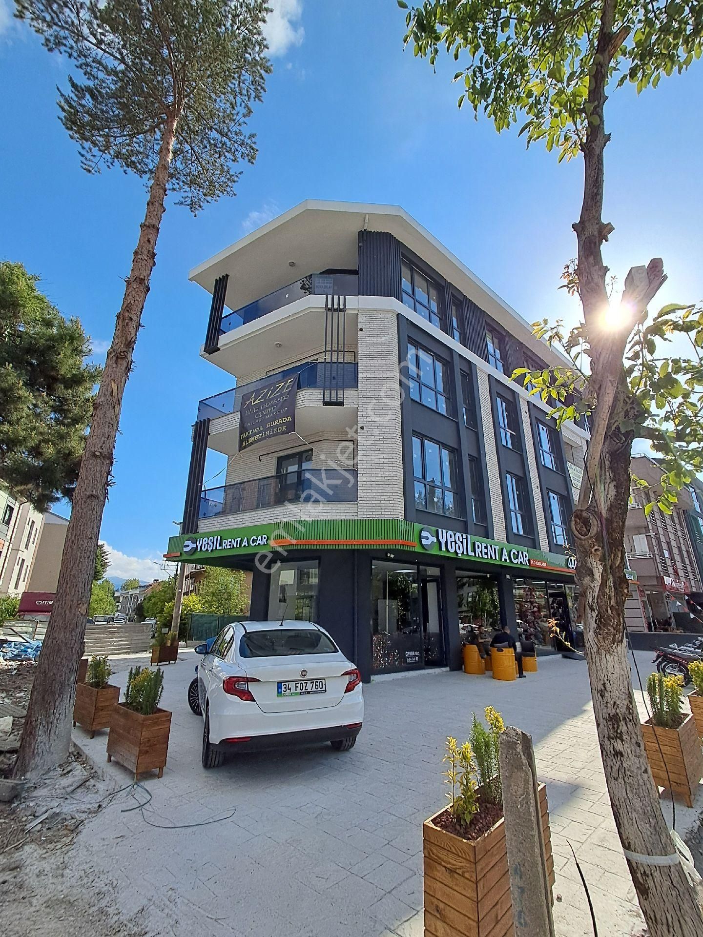 Düzce Rasim Betir Paşa Caddesi Üzerinde Cadde Cepheli Kiralık 1+1 65 M2 Ofis İşyeri .