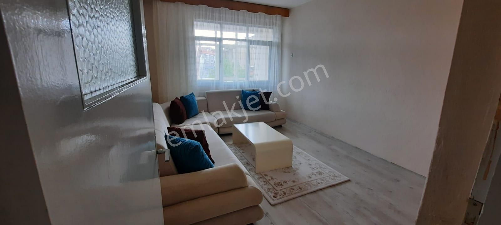 Akçay Emlak'tan Akşehir Çarşı Merkezde Eşyalı Kiralık 3+1 Daire