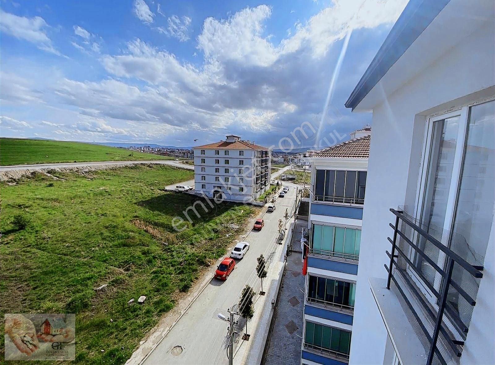 Lozanevler Sitesi Arkası 3+1 Güney Batı Yol Cepheli Asansör