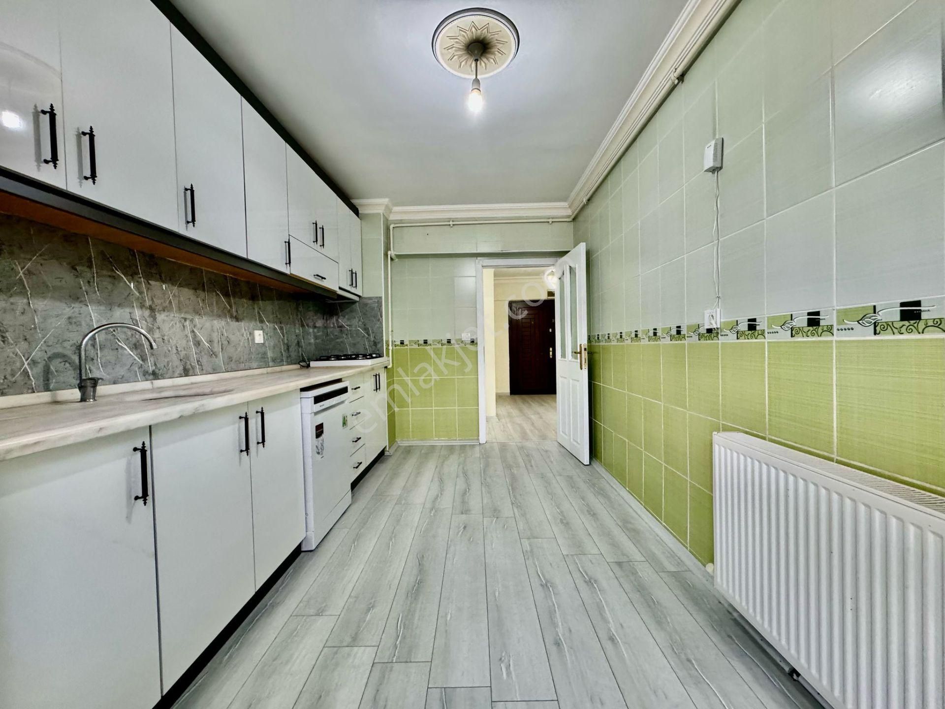 Kalecik Emlak'tan Merkez Mh'de Güney -doğu C. 1.kat Masrafsız 3+1
