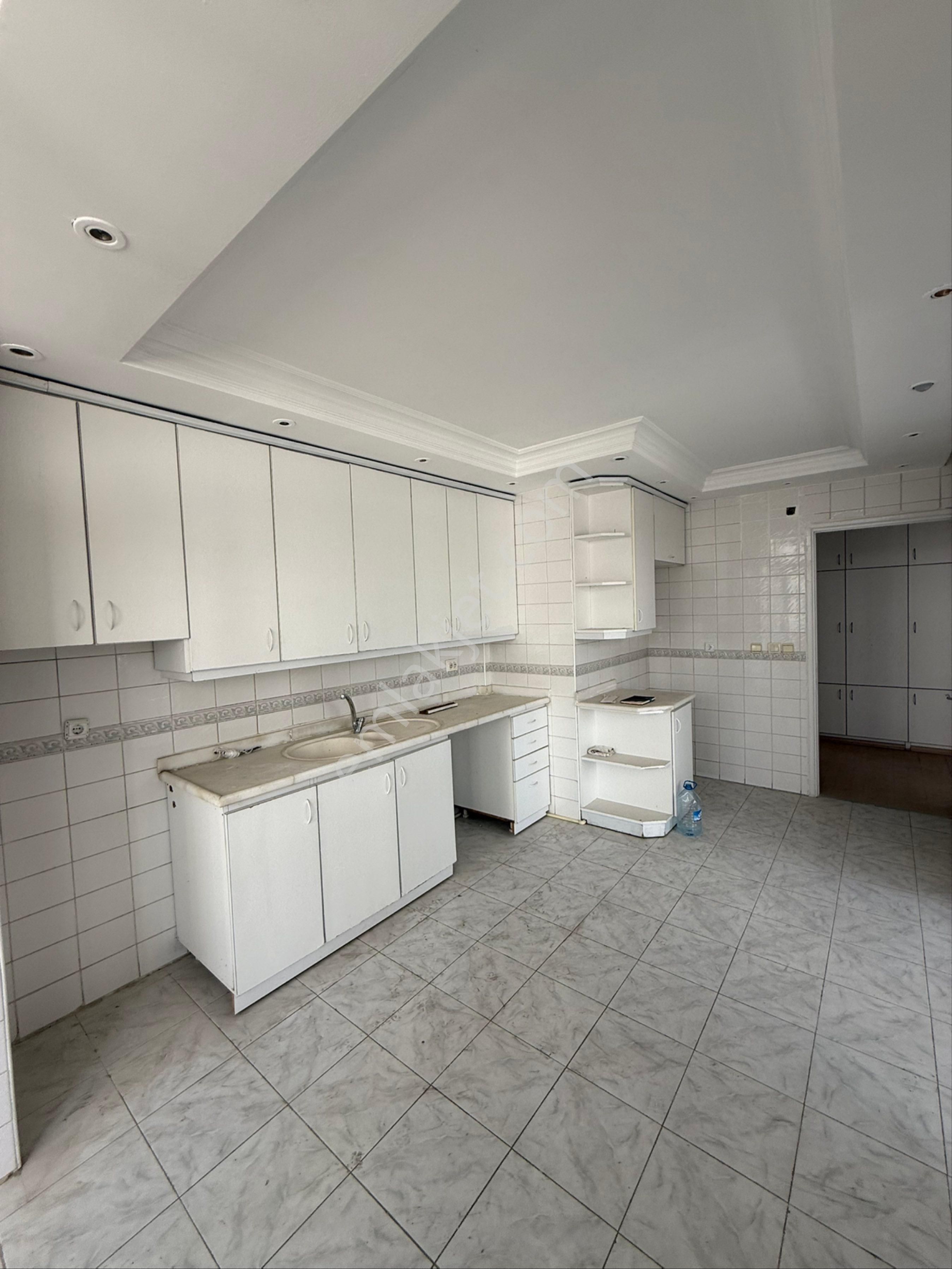 Kenan Evren Bulvarı Üzerinde 5+1 Kiralık – Konut Ve Ofise Uygun Kaçırılmayacak Fırsat!