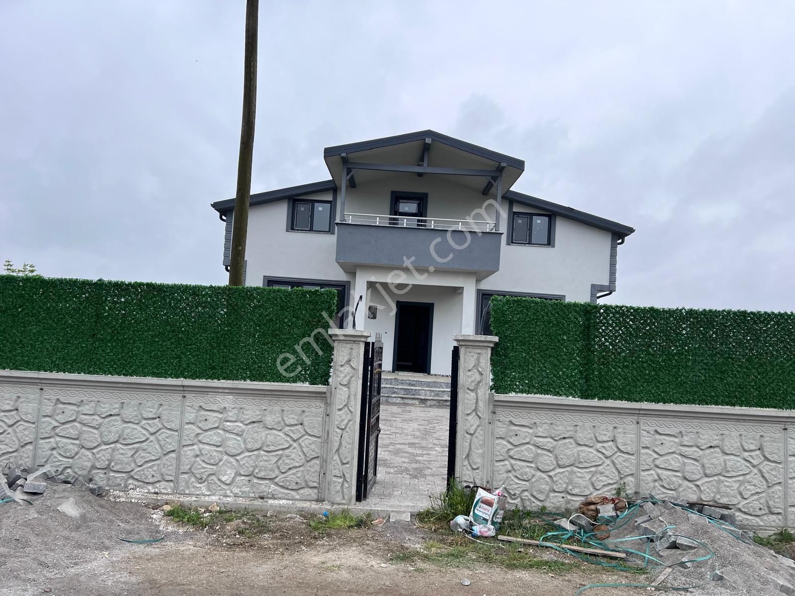 Kaynarca Karamanlarda 2,240m Arsa Üzerinde Satılık Düşeş Sıfır Villa No:247