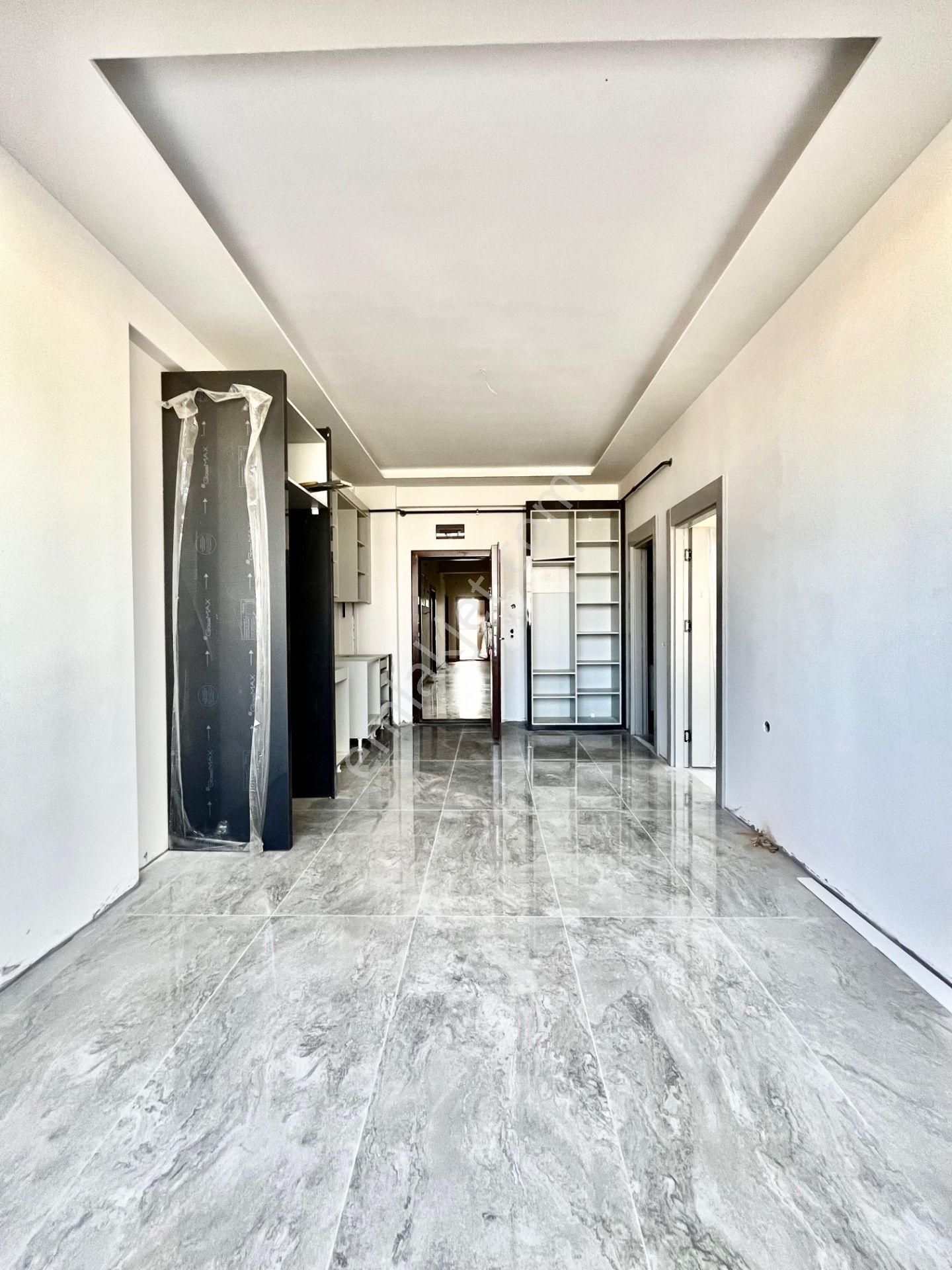 Mezitli Kuyulukta 1+1 Hem Ofis Hem Daire Olarak Kullanıma Uygun