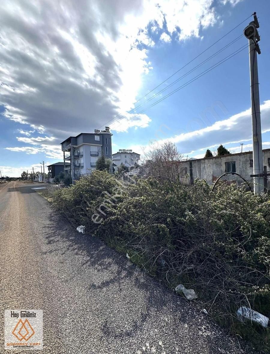 Döşemealtıı'nda İki Tarafı Yol Villa Arsası