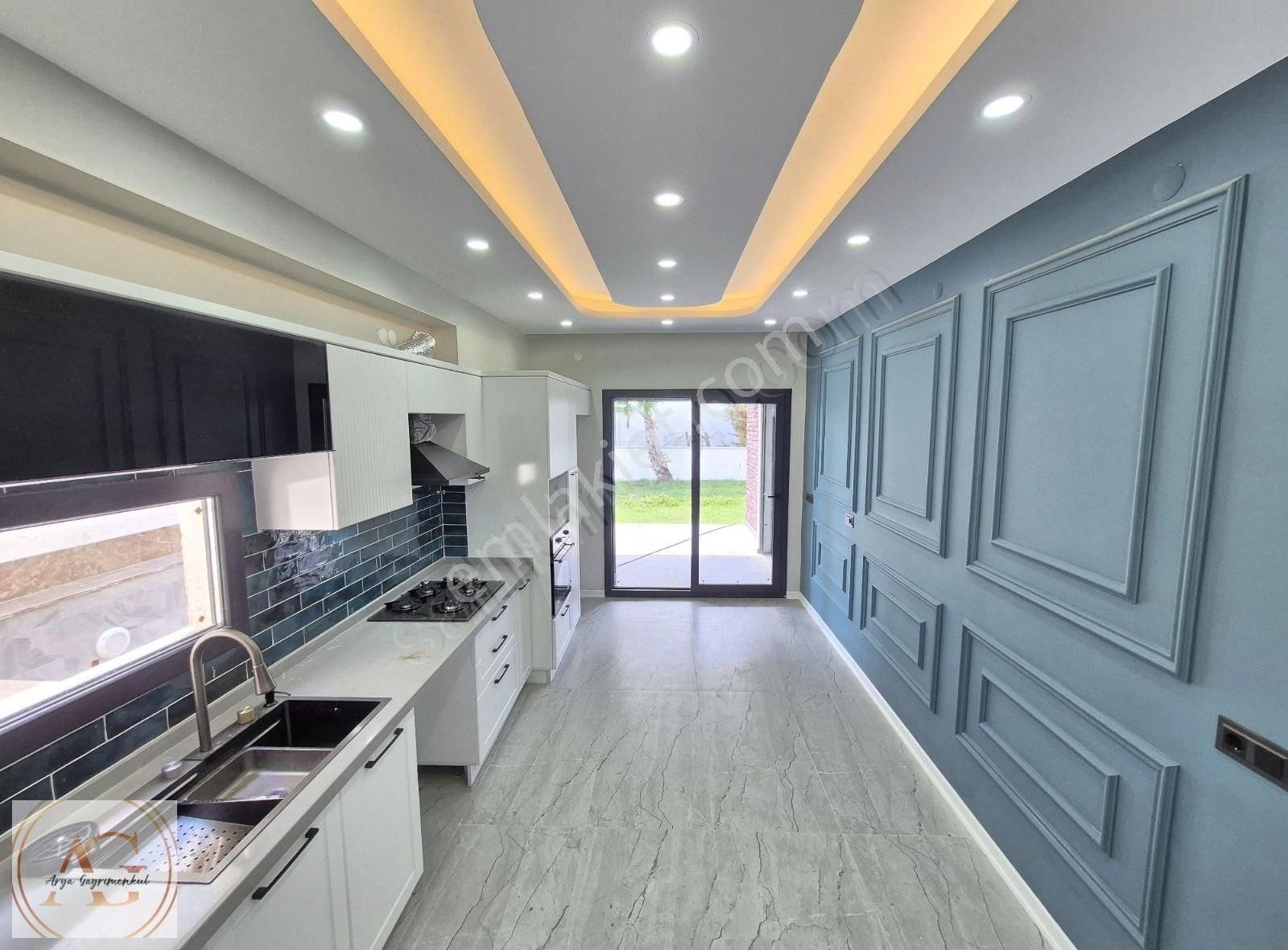 Arya Gayrimenkulden 4+1 Giyinme Odalı 4 Banyolu Havuzlu Villa
