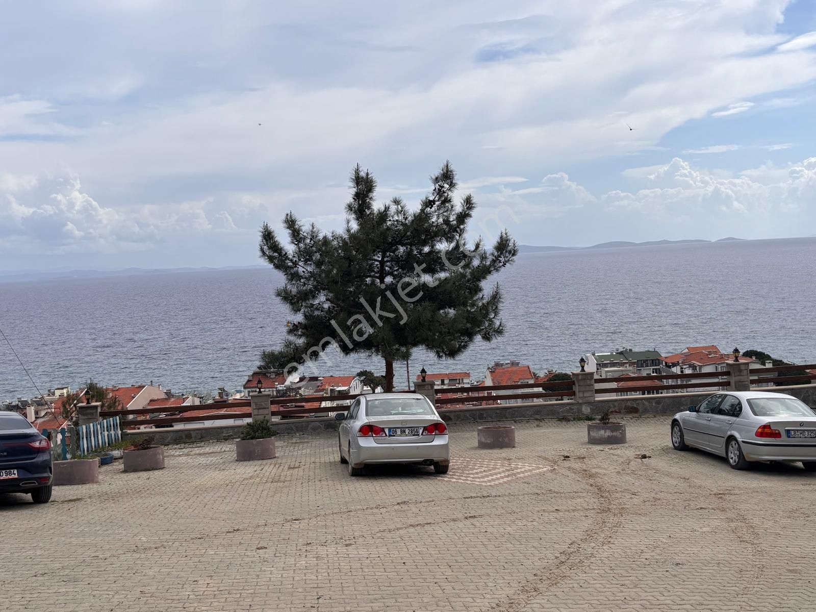 **arya**dan Küçükkuyu'da Deniz Ve Midilli Manzaralı 3+1 Daire