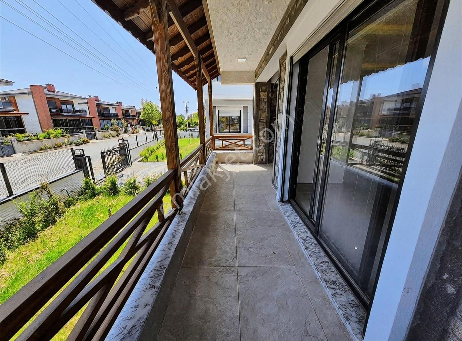 Arya*dan Altınoluk Fener Mevkiinde 5+1 Havuzlu Müstail Villa - Görsel 5