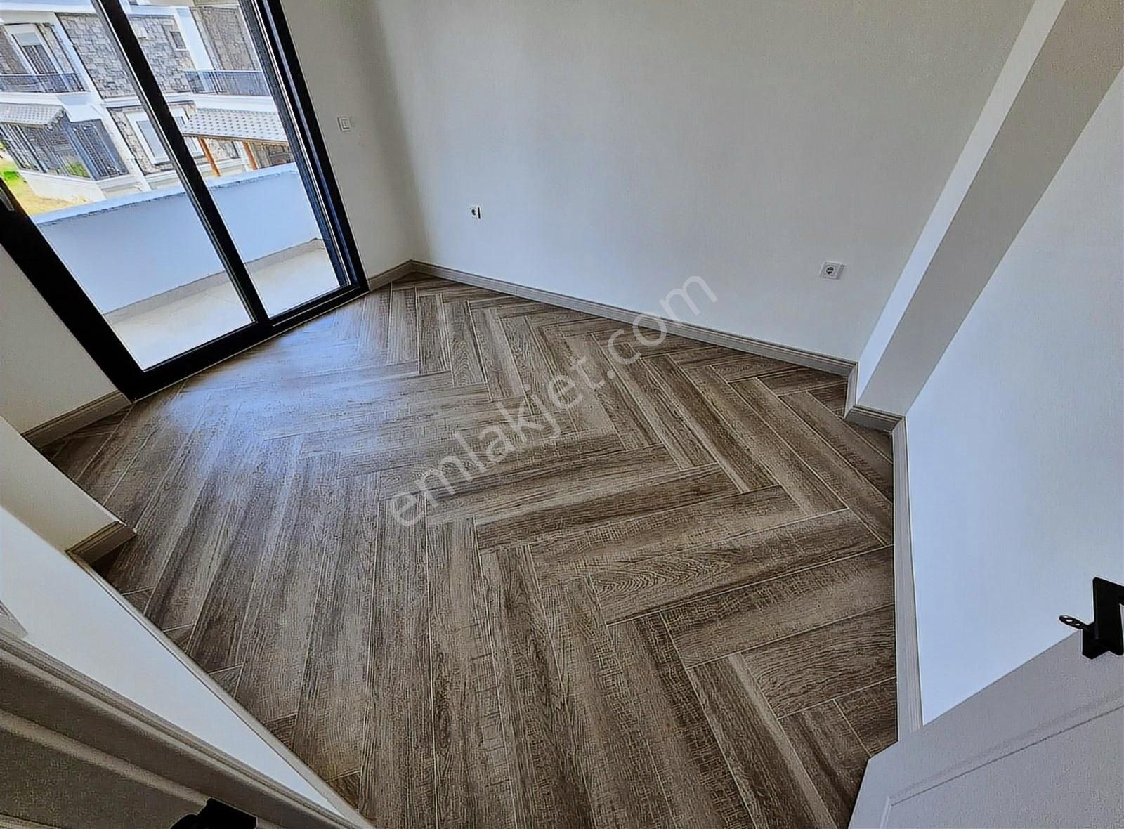 Arya*dan Altınoluk Fener Mevkiinde 5+1 Havuzlu Müstail Villa - Görsel 16